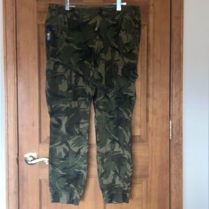 Polo Ralph Lauren classics camouflage cargo men’s pants. Size 32 W and 30” L.